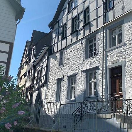 Manoir -1654- Historisch Schlafen In Monschaus Altstadt Kültér fotó
