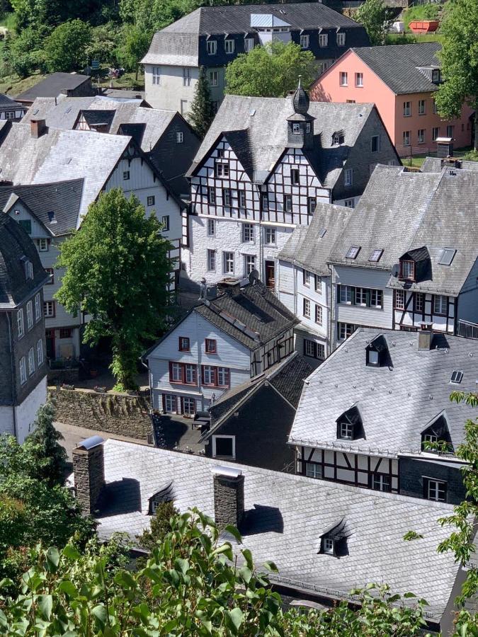 Manoir -1654- Historisch Schlafen In Monschaus Altstadt Kültér fotó