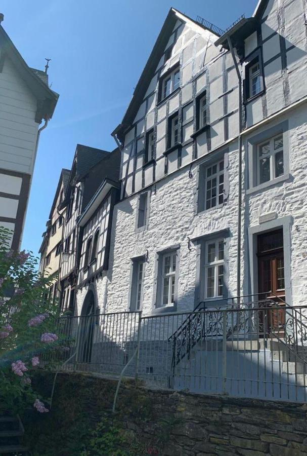 Manoir -1654- Historisch Schlafen In Monschaus Altstadt Kültér fotó