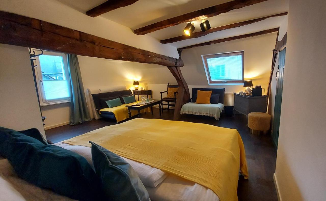 Manoir -1654- Historisch Schlafen In Monschaus Altstadt Szoba fotó