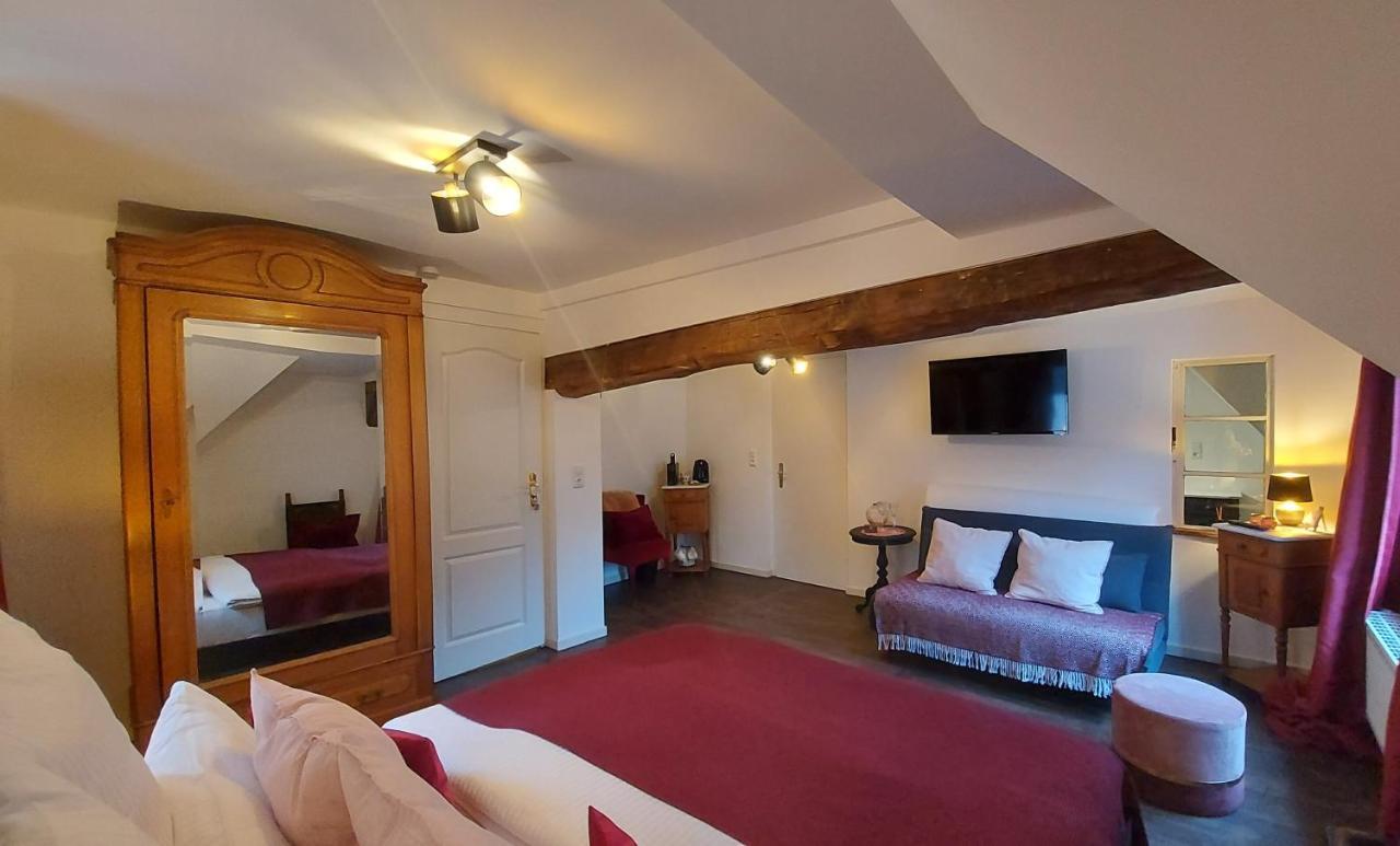 Manoir -1654- Historisch Schlafen In Monschaus Altstadt Szoba fotó